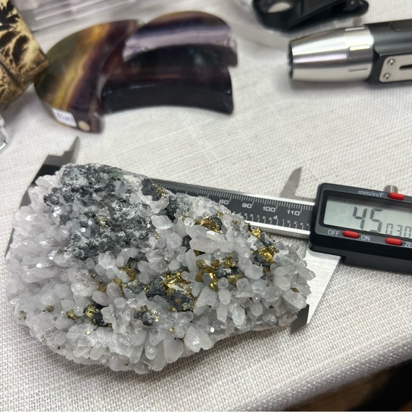 Pyrite and quartz cluster (354 grams) - Picture 6 of 6